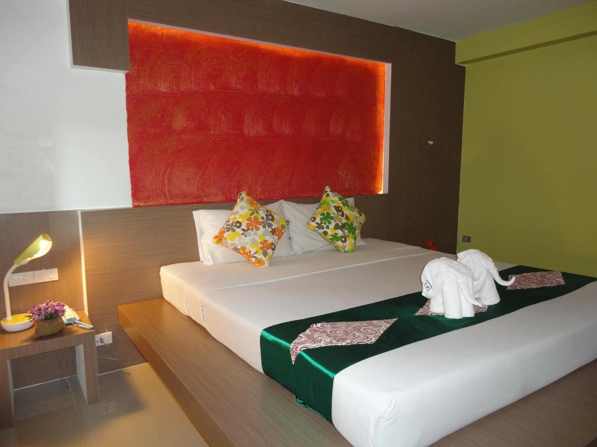 La Moon At Phuket - Sha Extra Plus Exterior photo