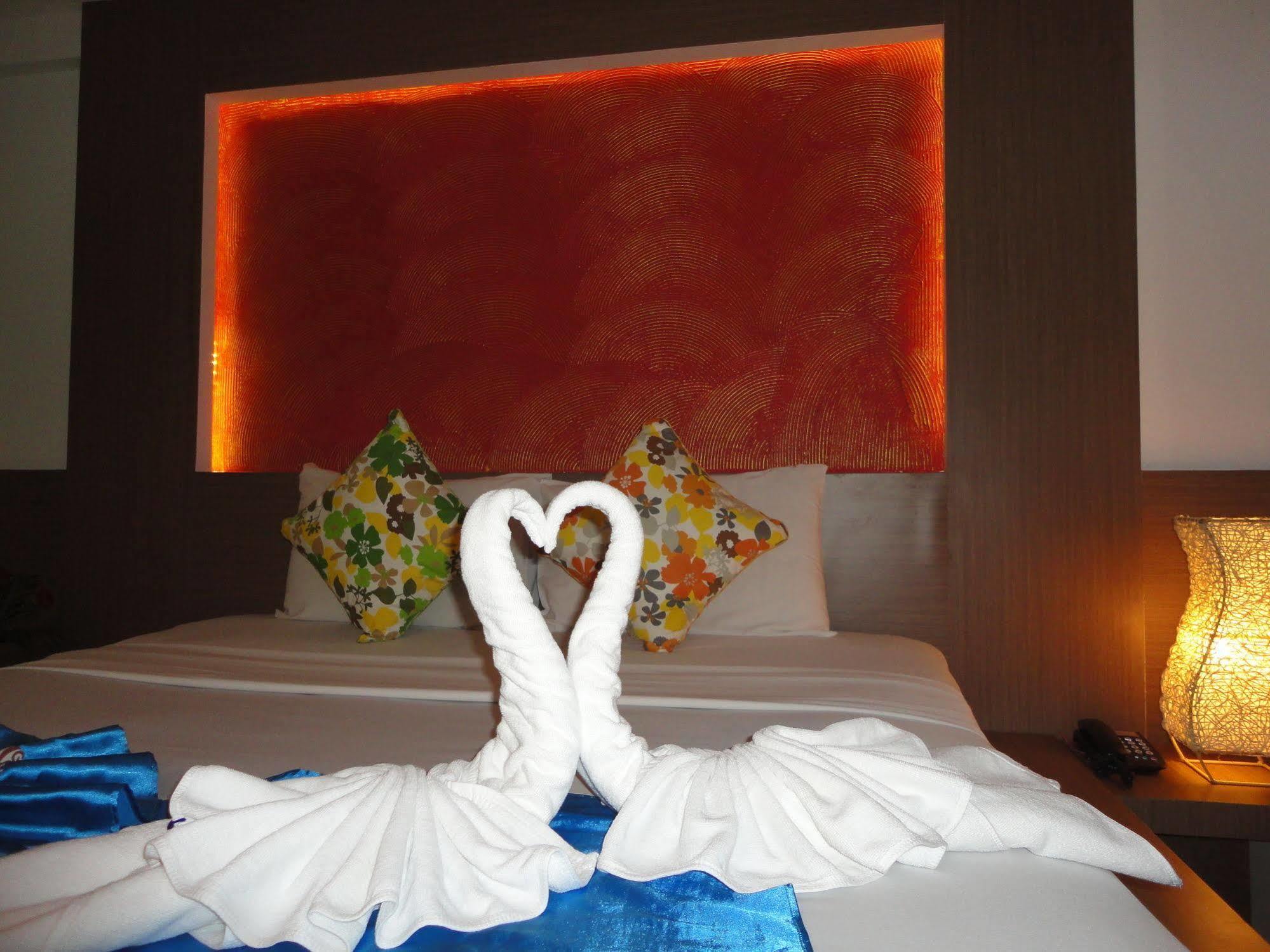 La Moon At Phuket - Sha Extra Plus Exterior photo